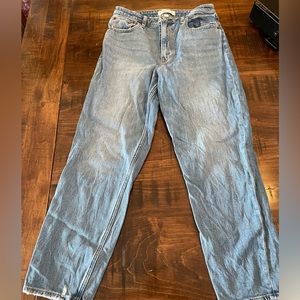 Abercrombie high rise curve love mom jeans, size 28 regular